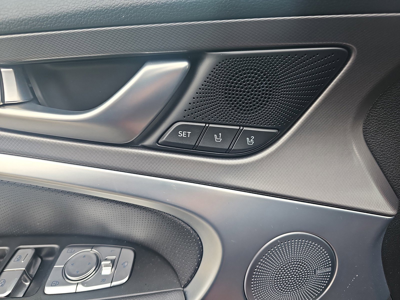 Used 2025 Genesis G70 2.5T w/ Sport Prestige Package image 12