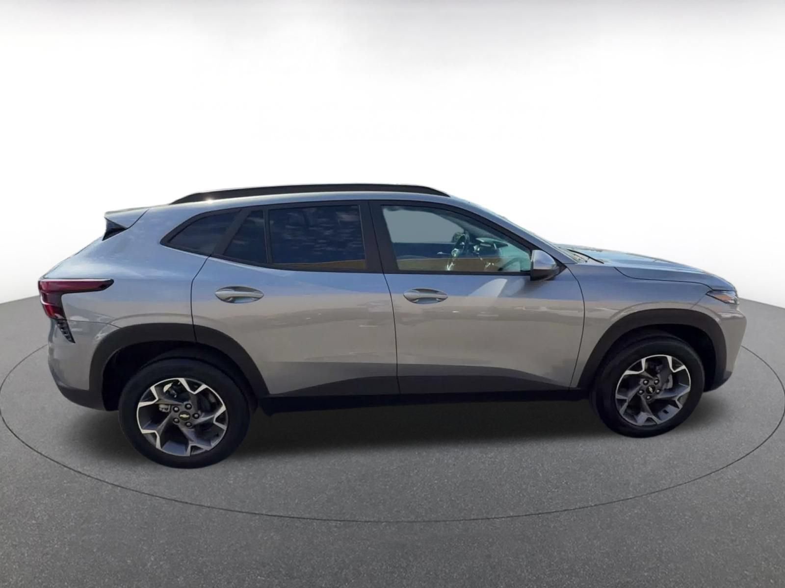 Used 2025 Chevrolet Trax LT w/ LT Convenience Package FWD image 15
