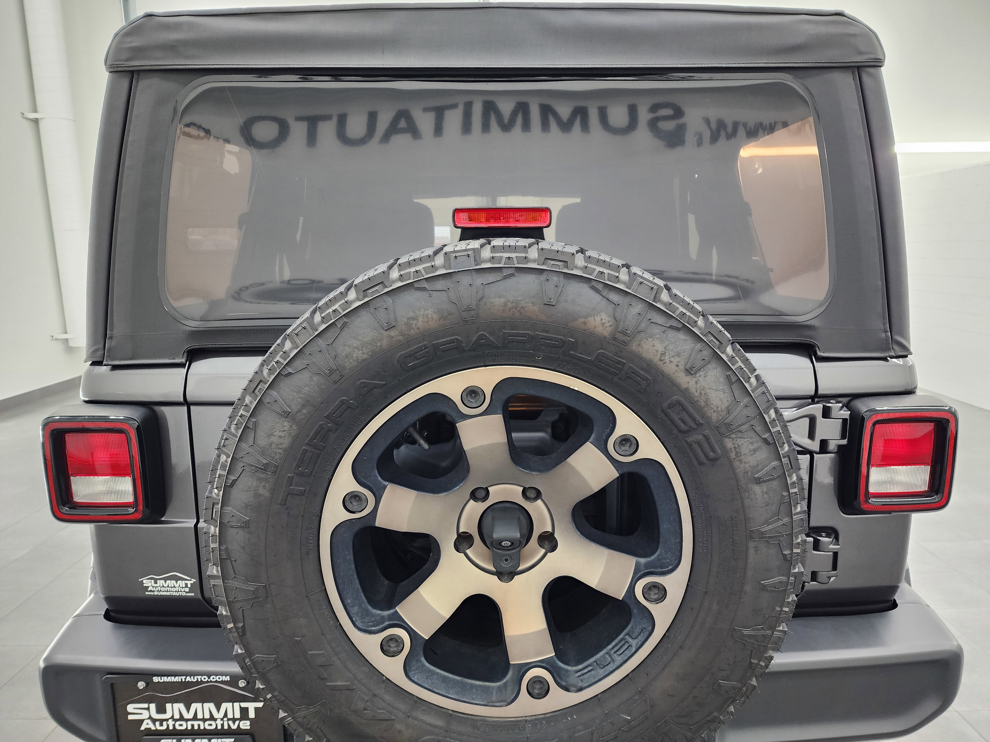 Used 2018 Jeep Wrangler Unlimited Sahara AWD/4WD image 24