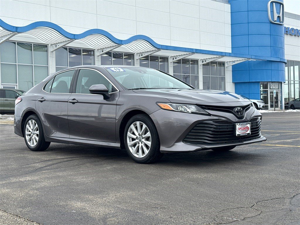 Used 2019 Toyota Camry LE image 2