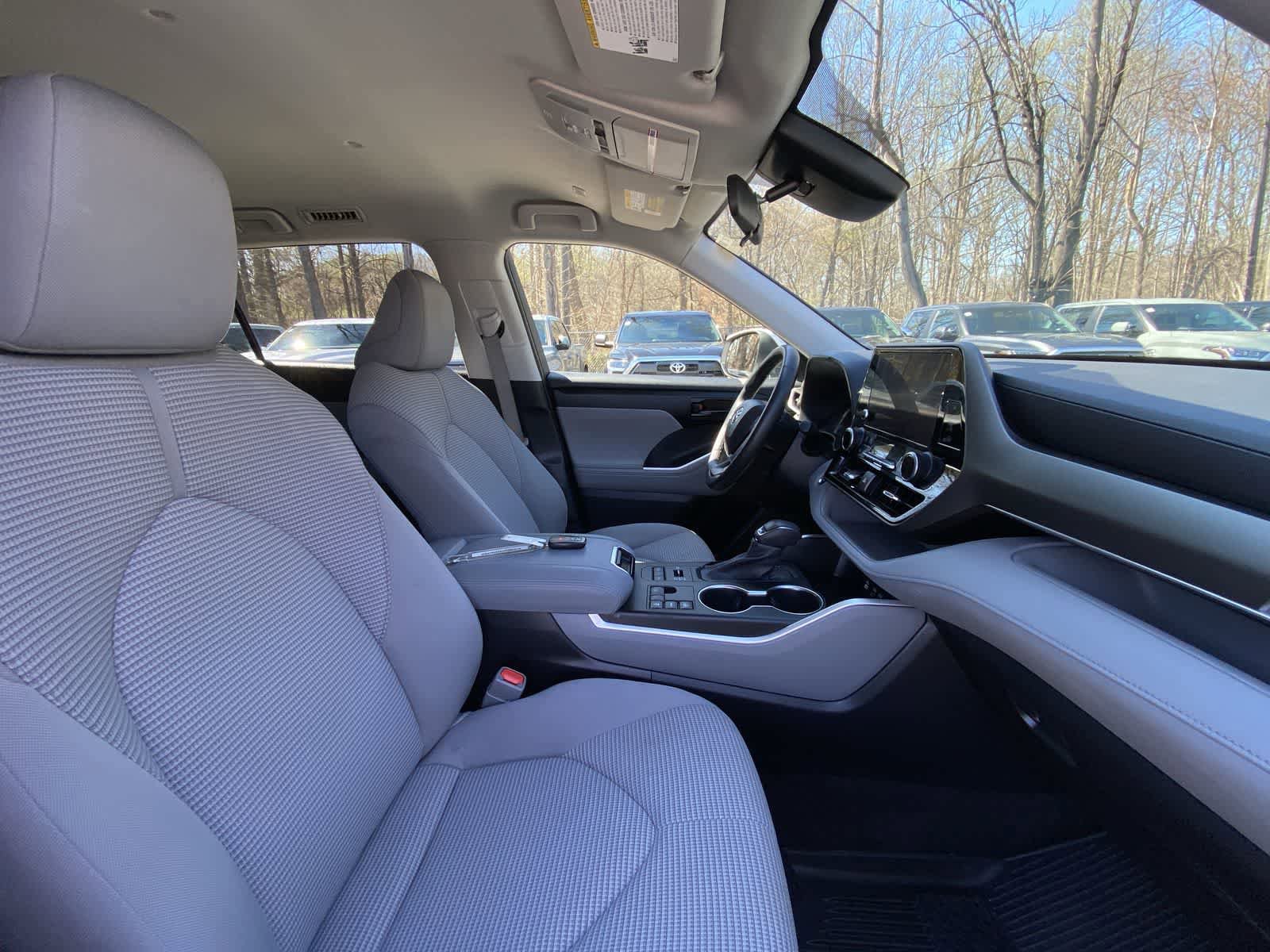 Used 2023 Toyota Highlander LE AWD/4WD image 20