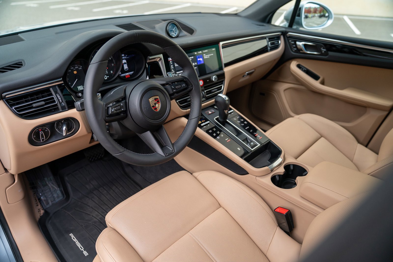 Used 2025 Porsche Macan image 4