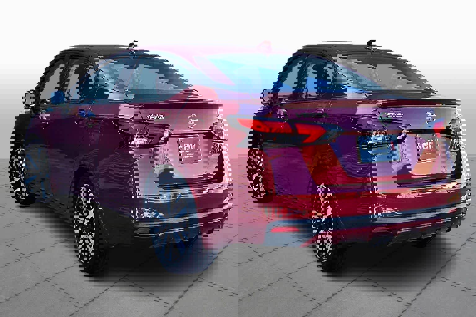 Used 2022 Nissan Versa SR w/ Trunk Package image 11