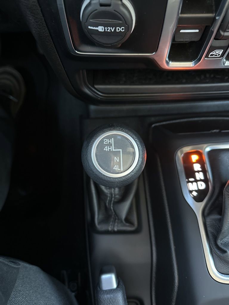 Used 2024 Jeep Wrangler Sahara AWD/4WD image 16