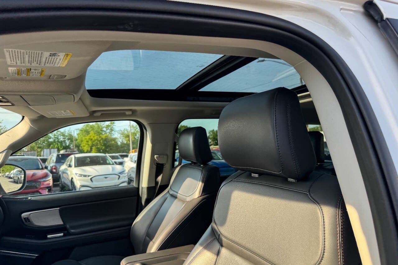 Used 2025 Ford Expedition Active AWD/4WD image 24