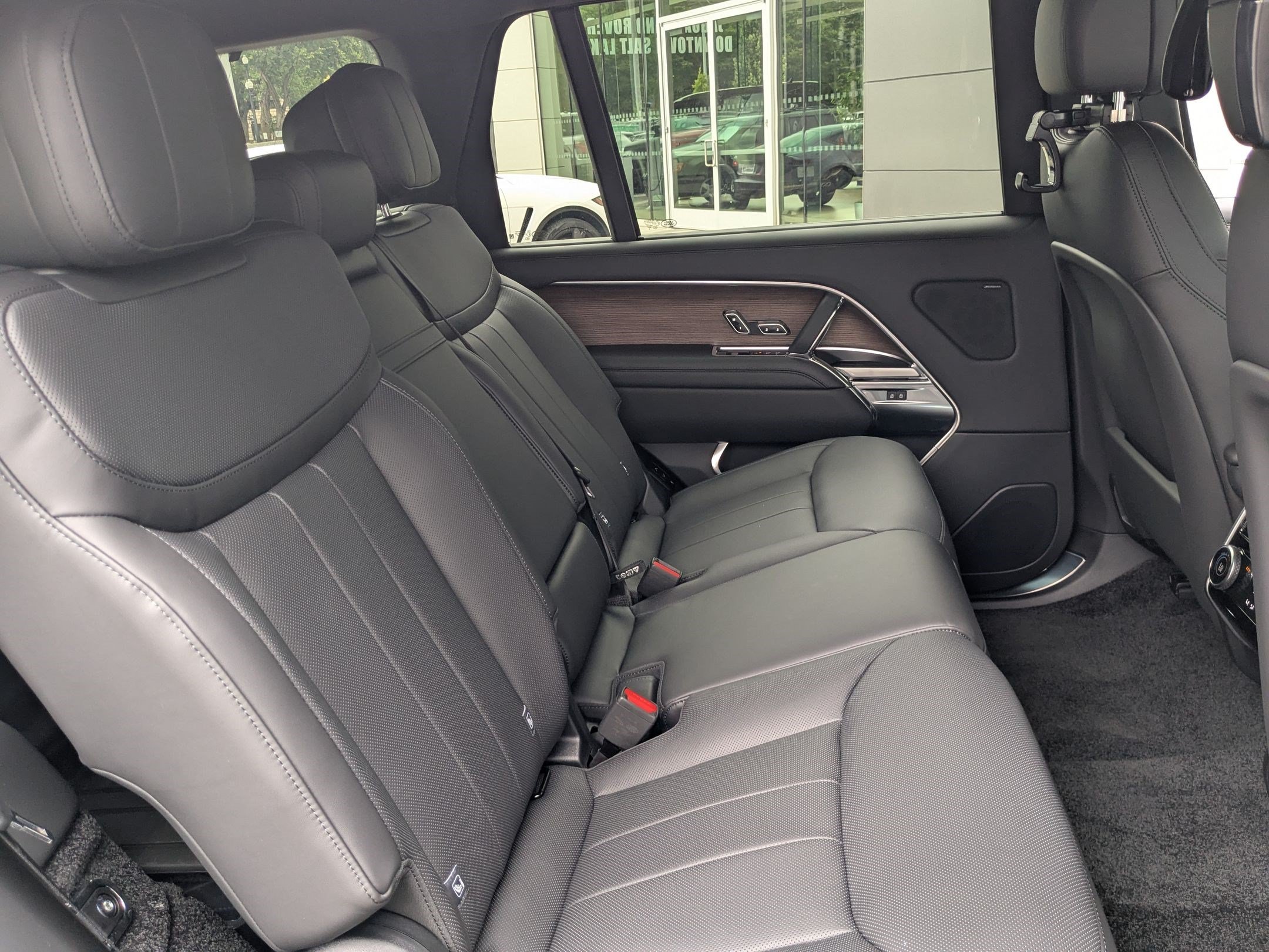 New 2026 Land Rover Range Rover Long Wheelbase SE AWD/4WD image 30
