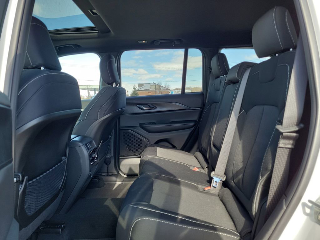 New 2025 Jeep Grand Cherokee Laredo X w/ Luxury Tech Group I image 13