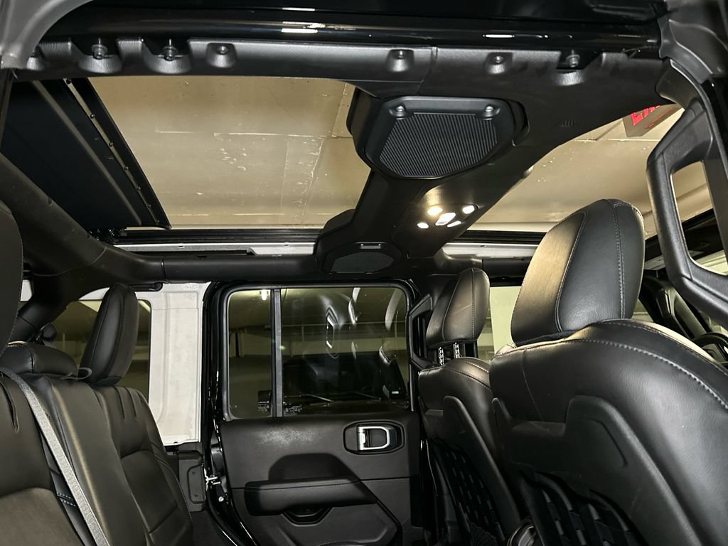 Used 2022 Jeep Wrangler Unlimited Rubicon 4xe w/ Cold Weather Group AWD/4WD image 13