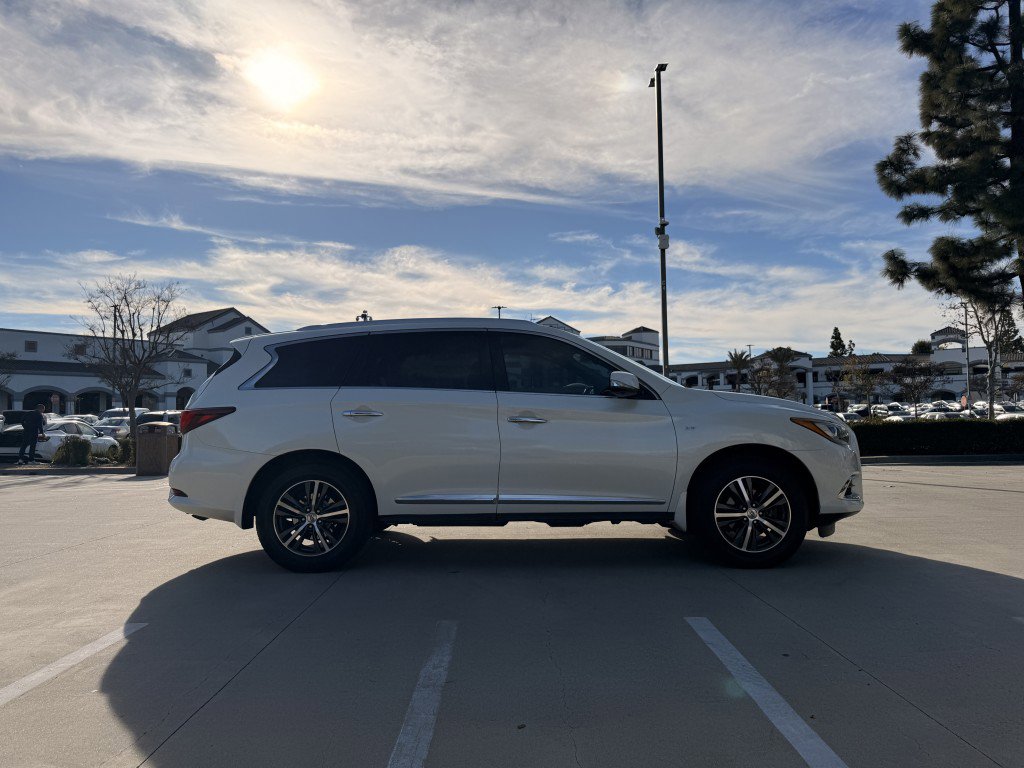 Used 2017 INFINITI QX60 FWD w/ Premium Plus Package image 3