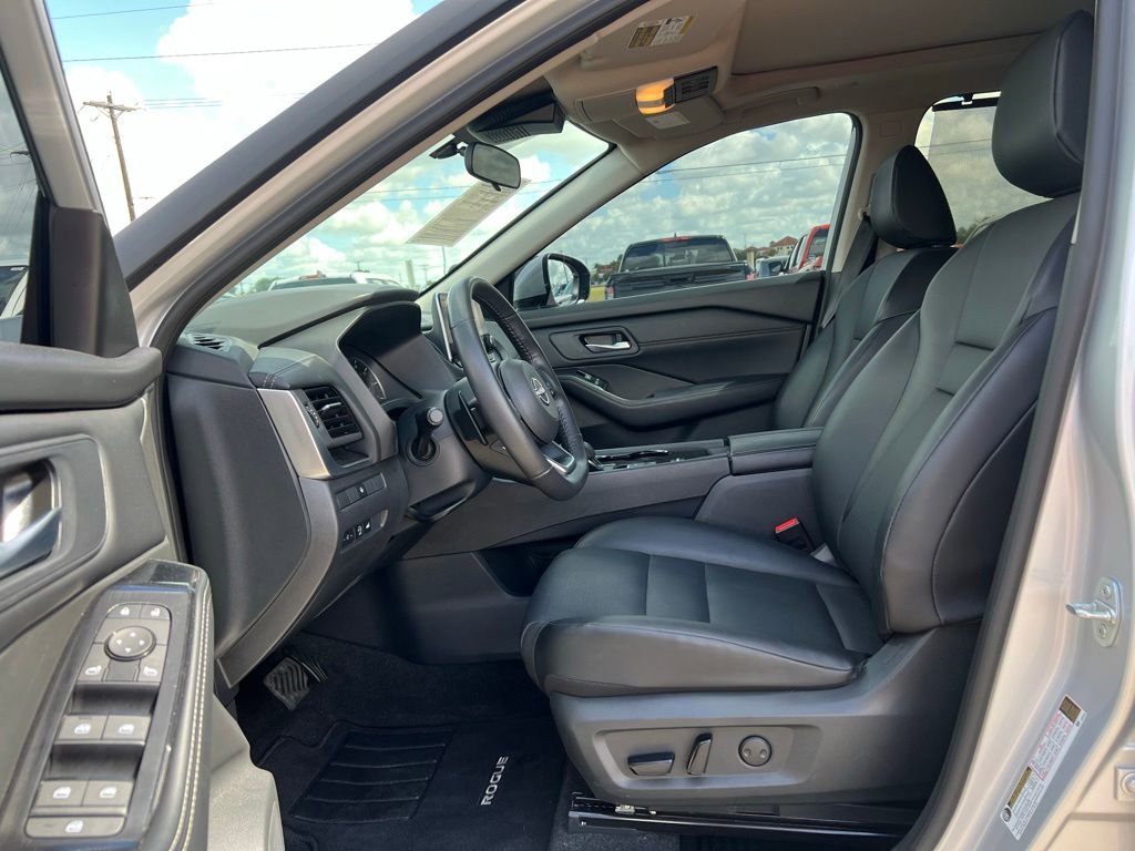 Certified 2024 Nissan Rogue SV w/ SV Premium Package FWD image 10
