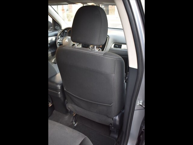 Used 2016 Mitsubishi Outlander SE FWD image 25
