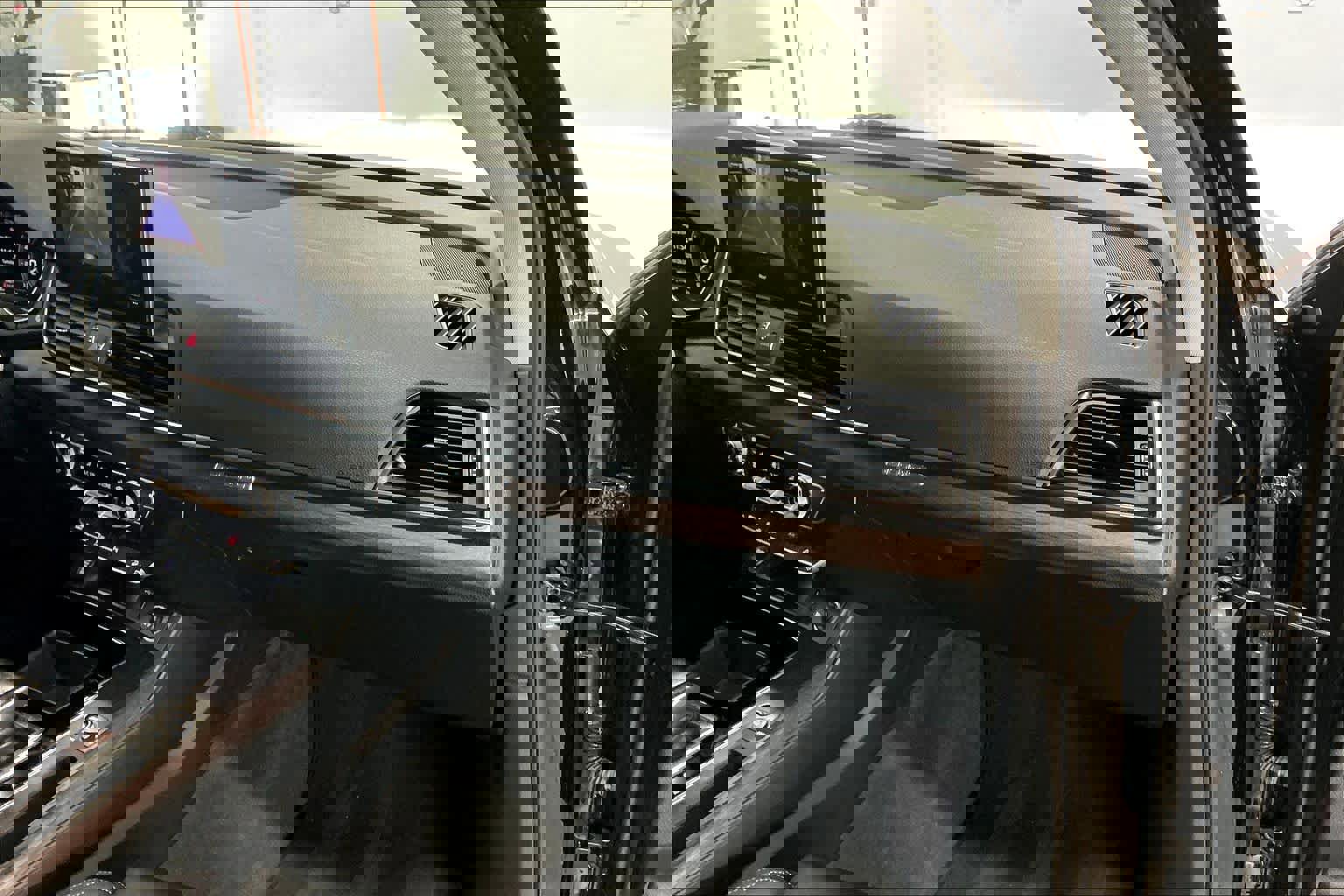 Used 2022 Audi Q5 e Premium w/ Convenience Package image 18