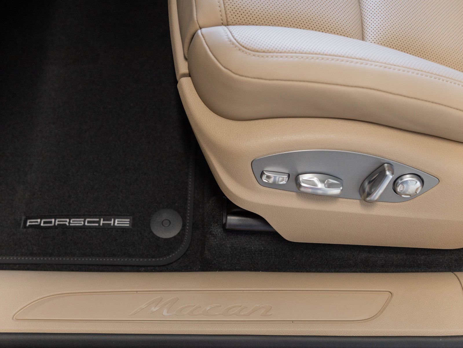 Certified 2026 Porsche Macan AWD/4WD image 20