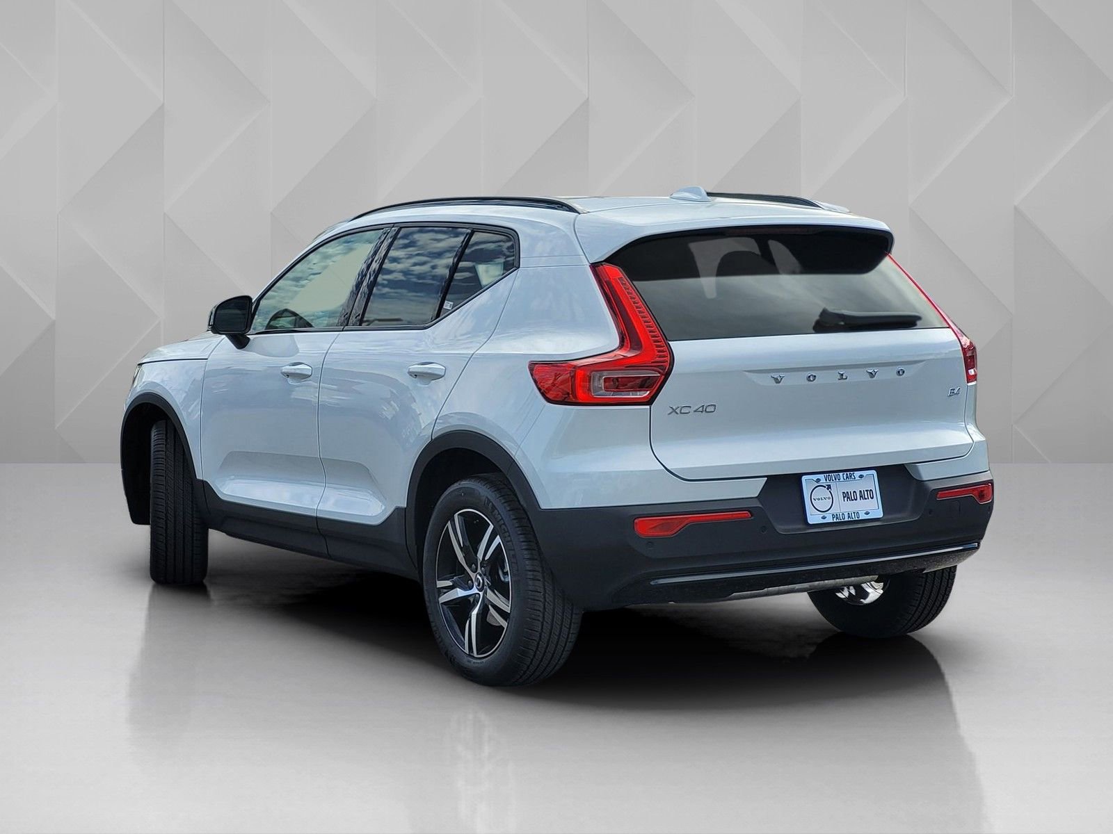 New 2026 Volvo XC40 B4 Core w/ Climate Package image 4