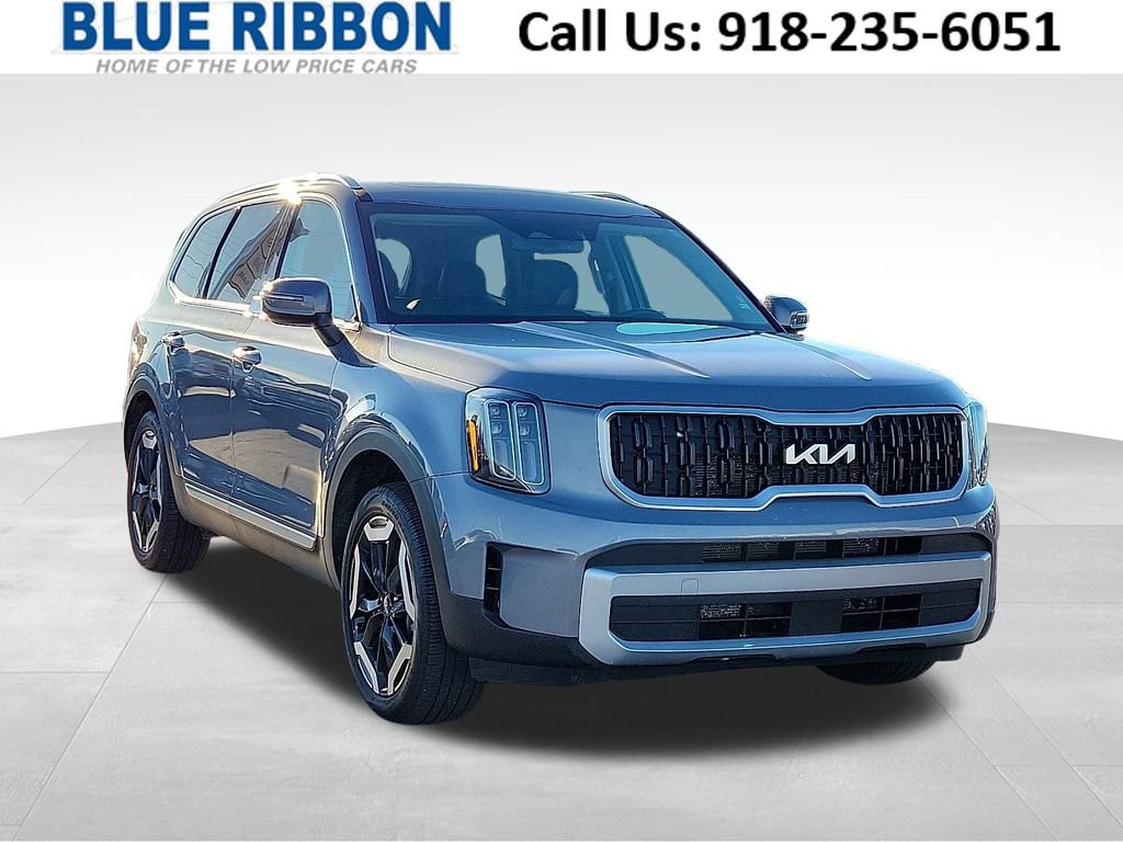 Used 2024 Kia Telluride EX w/ EX Captain's Chair Package
