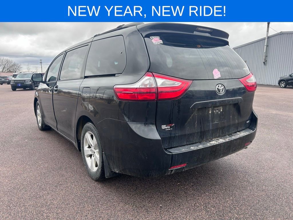 Used 2017 Toyota Sienna LE w/ Outdoor Package image 4