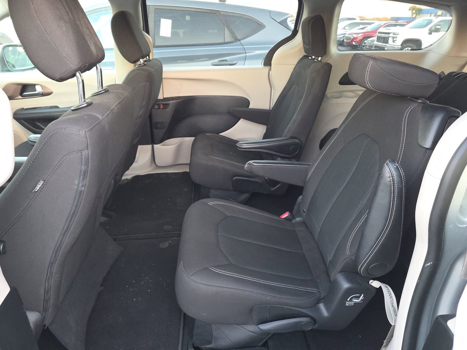 Used 2024 Chrysler Voyager LX image 14