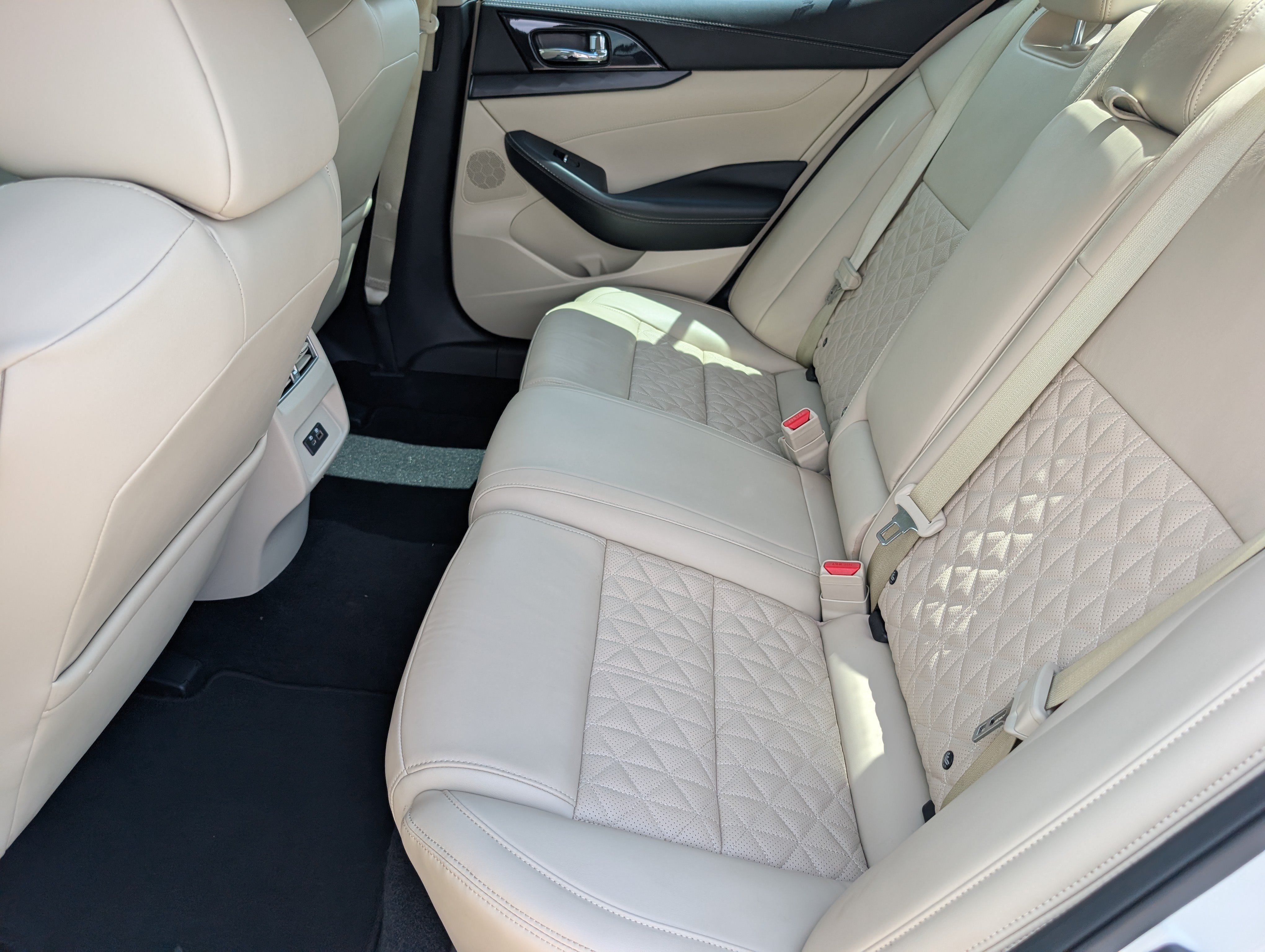 Used 2021 Nissan Maxima Platinum w/ Sport Mat Group FWD image 11