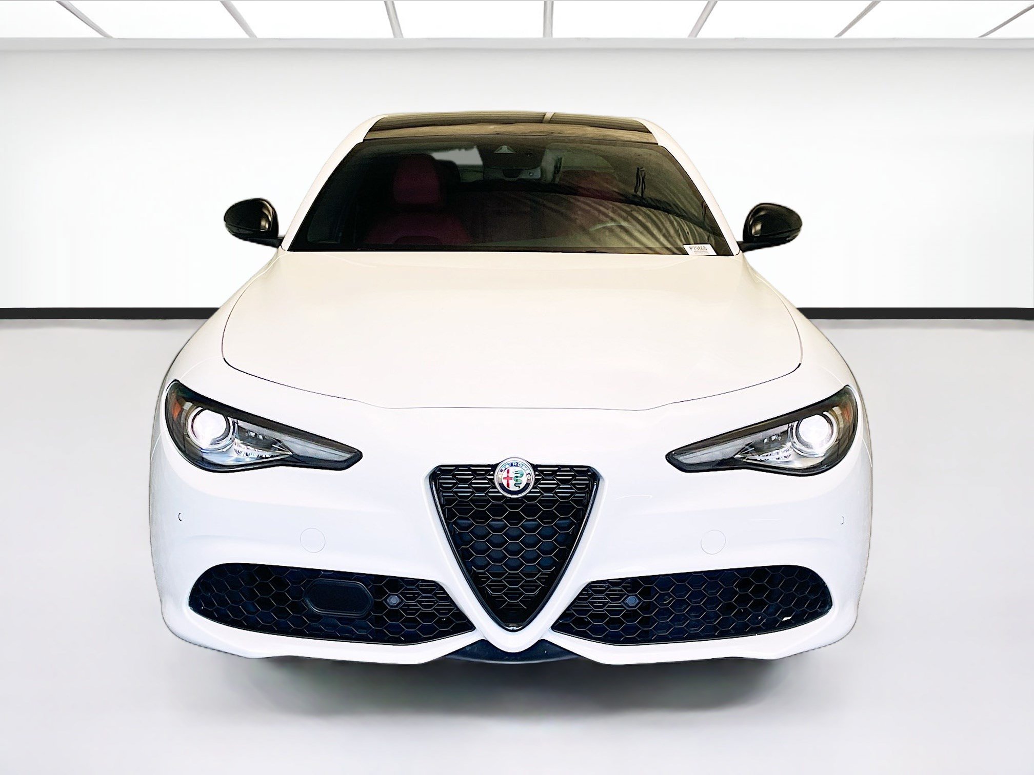 Used 2023 Alfa Romeo Giulia Veloce RWD image 2
