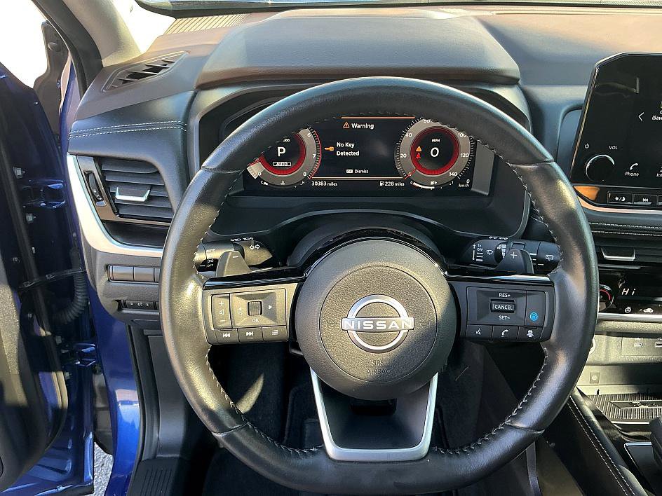 Used 2023 Nissan Rogue Platinum image 14