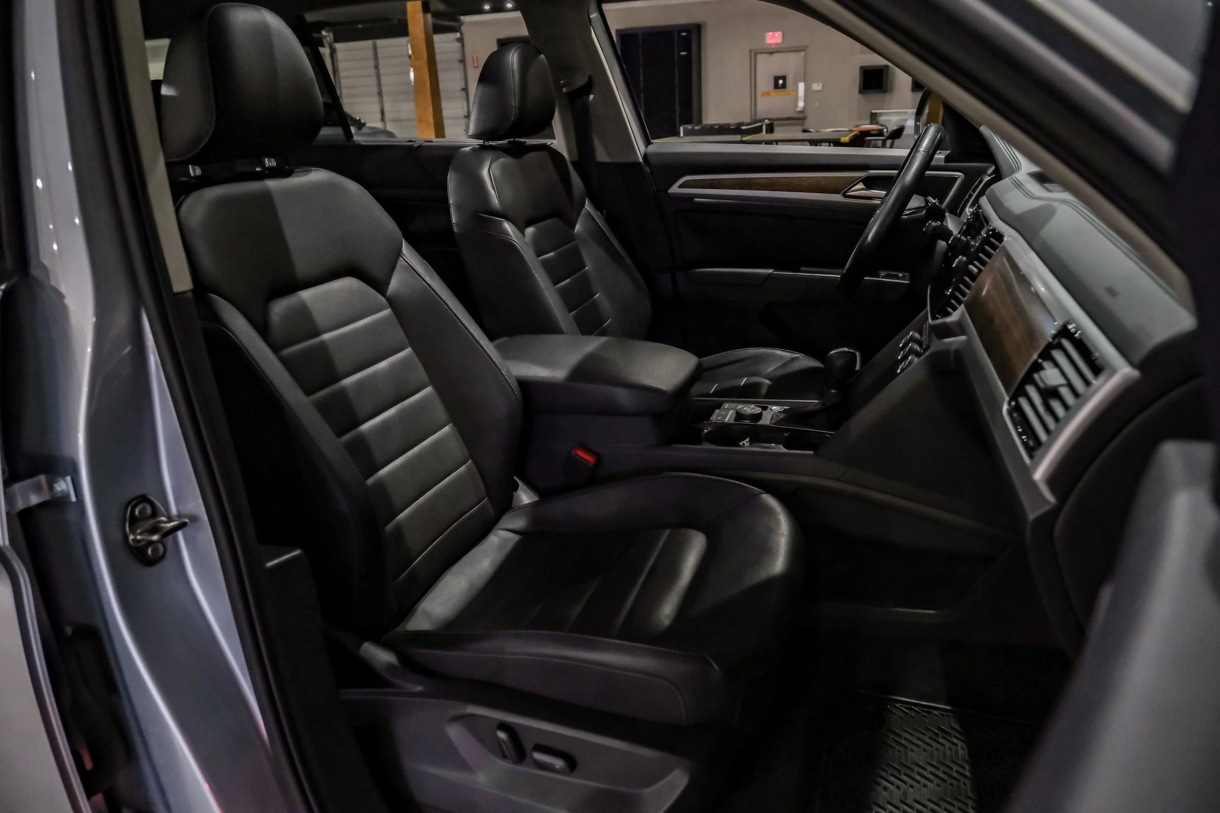 Used 2018 Volkswagen Atlas SEL Premium image 33