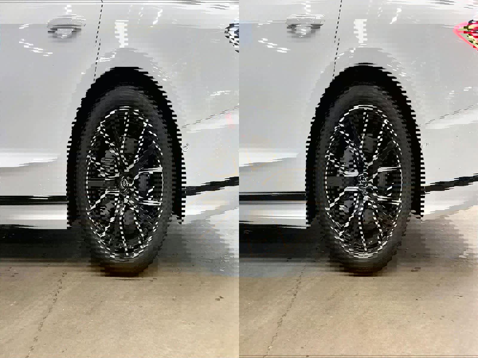 Used 2021 Audi A8 L 3.0T w/ Executive Plus Package image 12