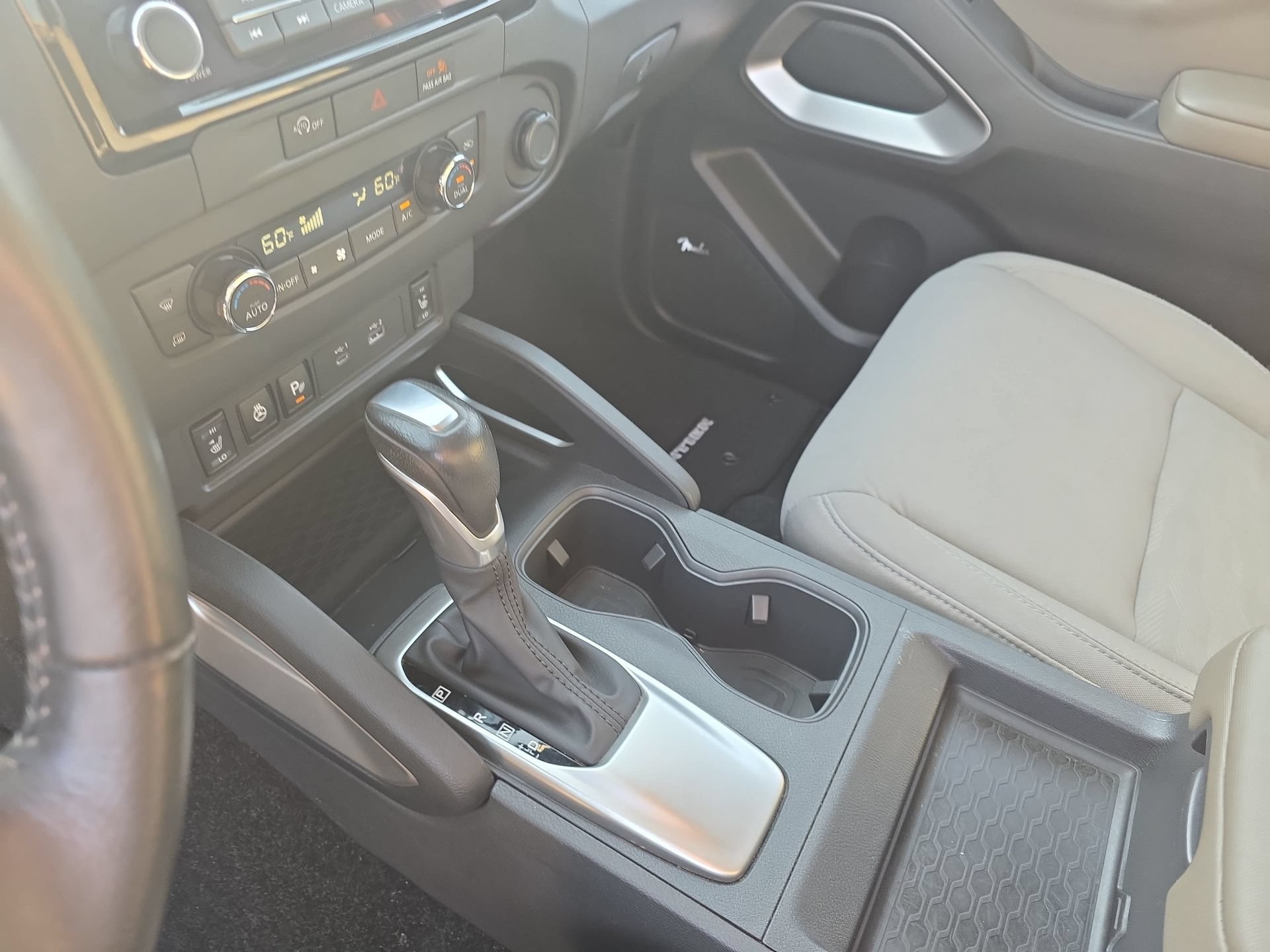 Used 2024 Nissan Frontier SV w/ Technology Package RWD image 25