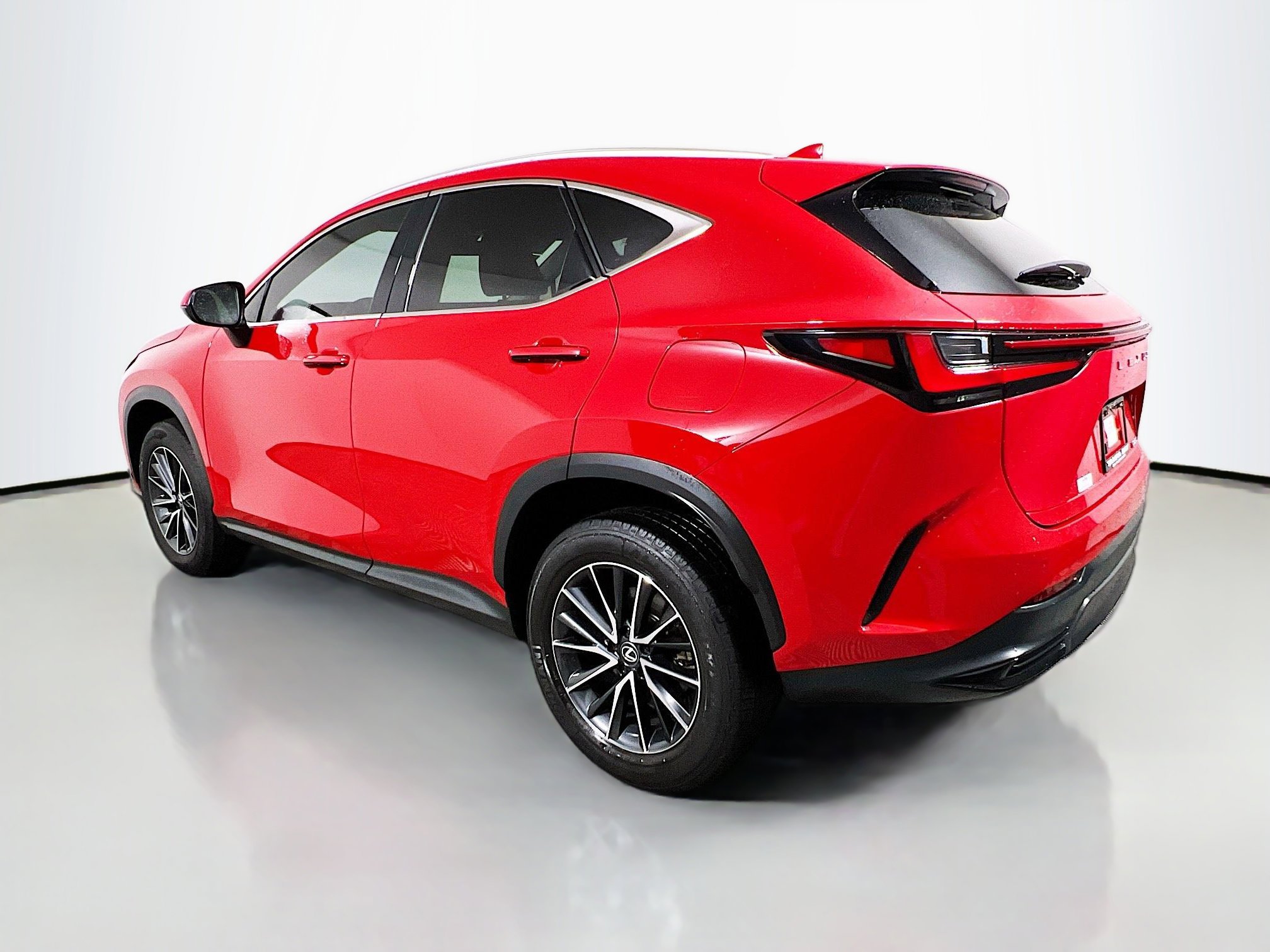 Used 2025 Lexus NX 250 FWD w/ Towing Package (2000 Lbs) image 8