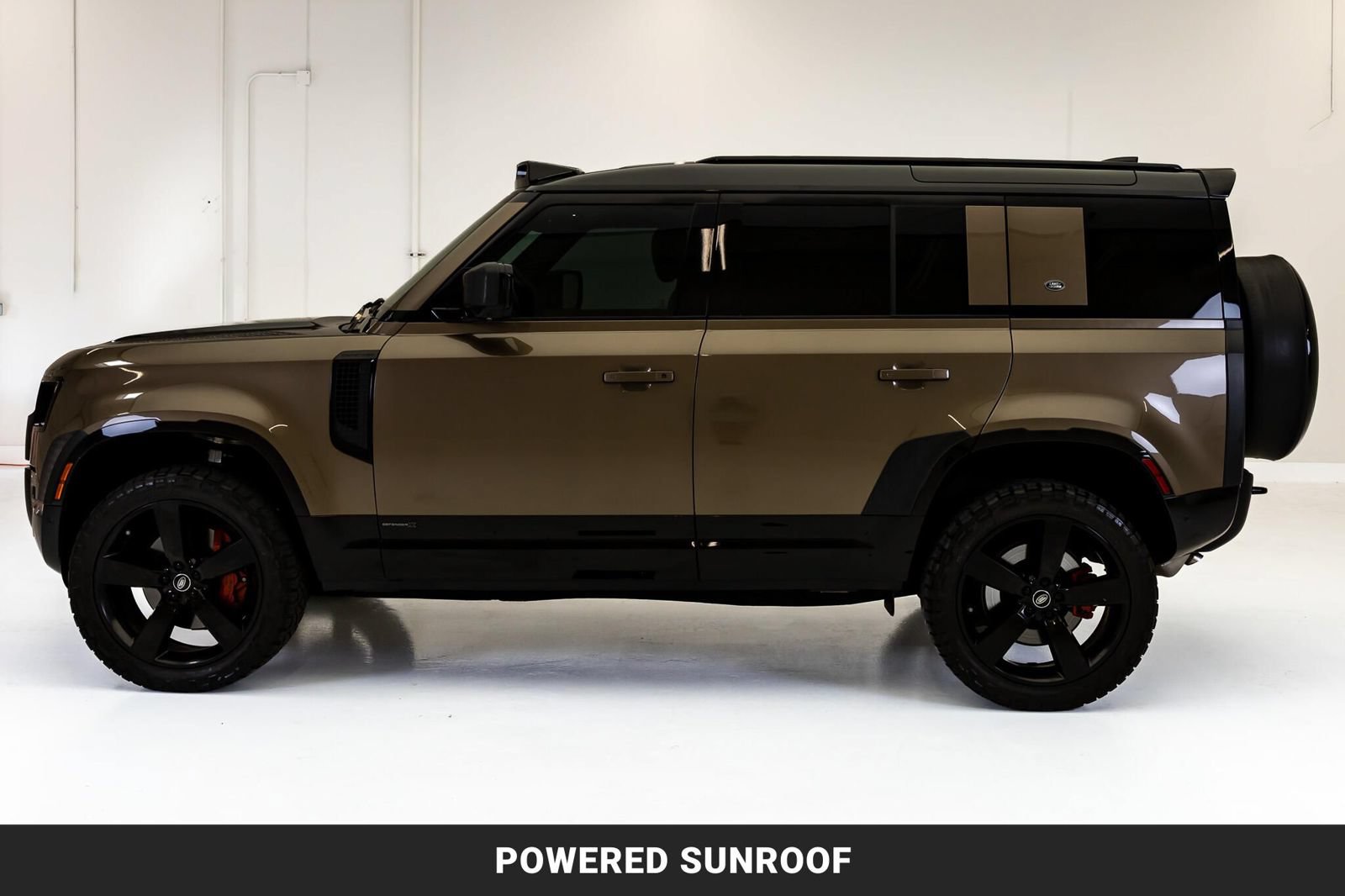 Used 2024 Land Rover Defender 110 X AWD/4WD image 5
