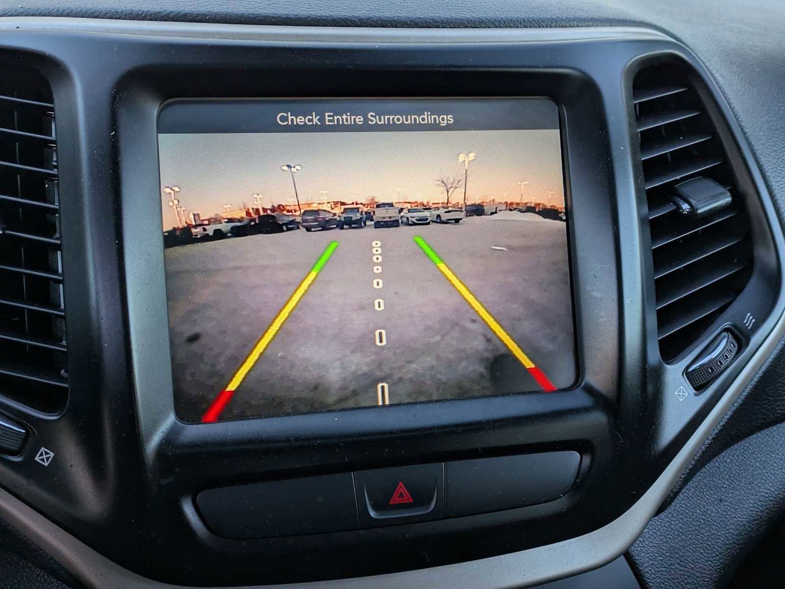 Used 2016 Jeep Cherokee Limited image 28