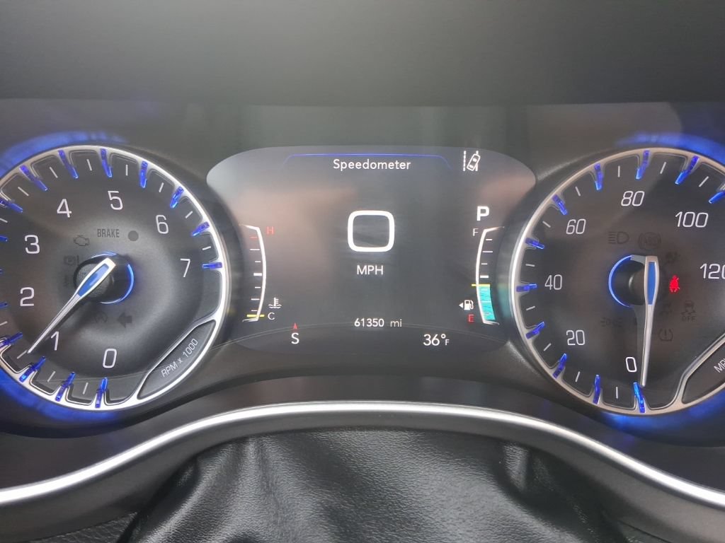 Used 2024 Chrysler Pacifica Touring-L FWD image 28