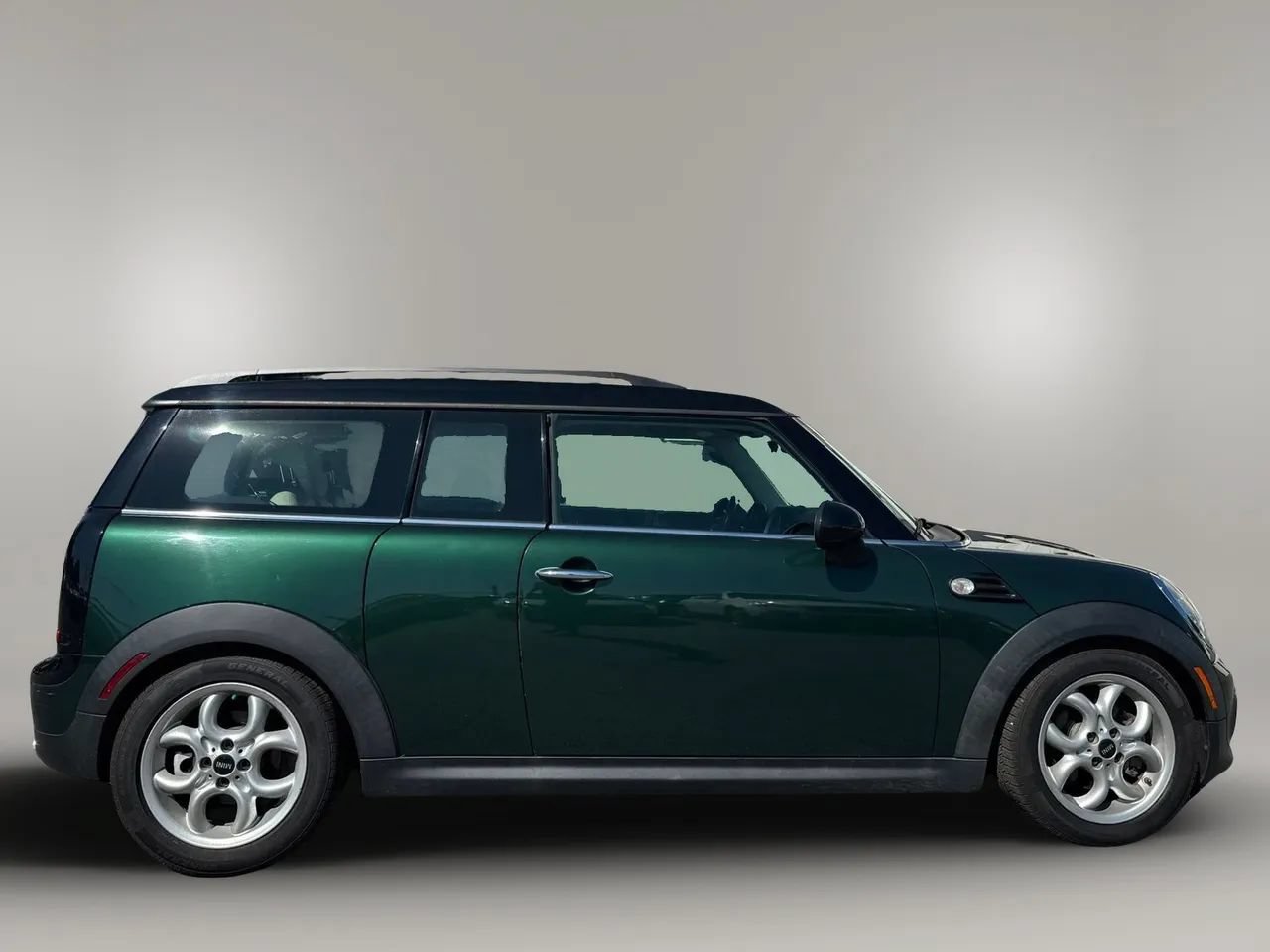 Used 2013 MINI Cooper Clubman FWD image 4