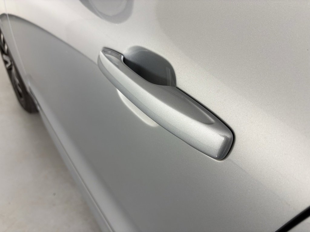 Used 2018 Volvo XC60 T6 Momentum w/ Vision Package image 12