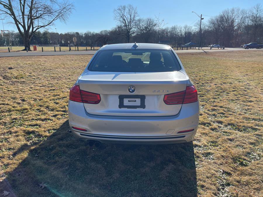 Used 2017 BMW 330e w/ Technology Package RWD image 12