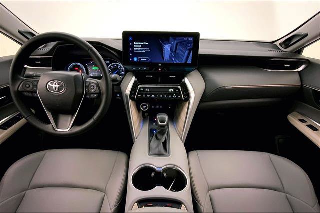 Used 2024 Toyota Venza XLE image 16