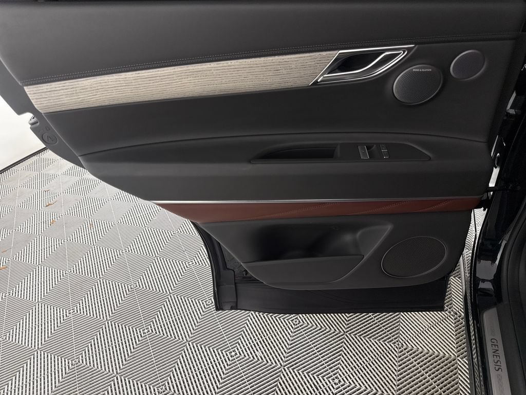 Certified 2025 Genesis GV80 3.5T Prestige AWD/4WD image 13