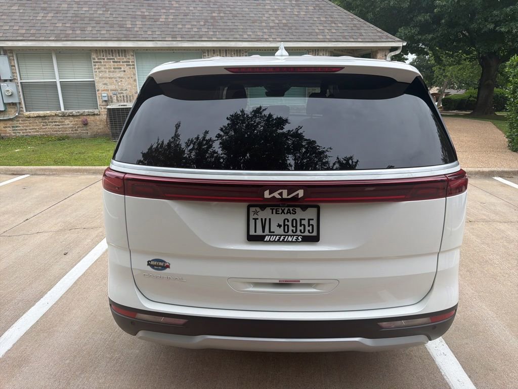 Used 2024 Kia Carnival EX FWD image 13