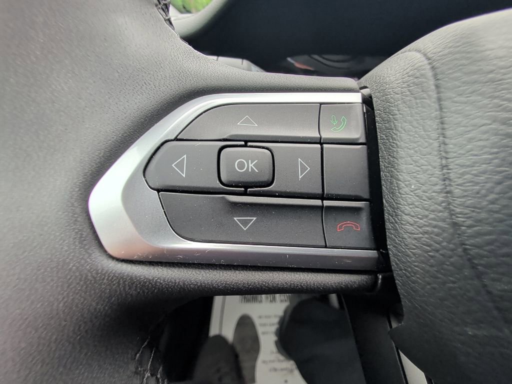 Used 2024 Jeep Compass Latitude w/ Sun and Sound Group AWD/4WD image 17