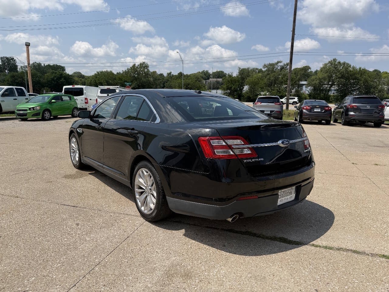 Used 2013 Ford Taurus Limited FWD image 3