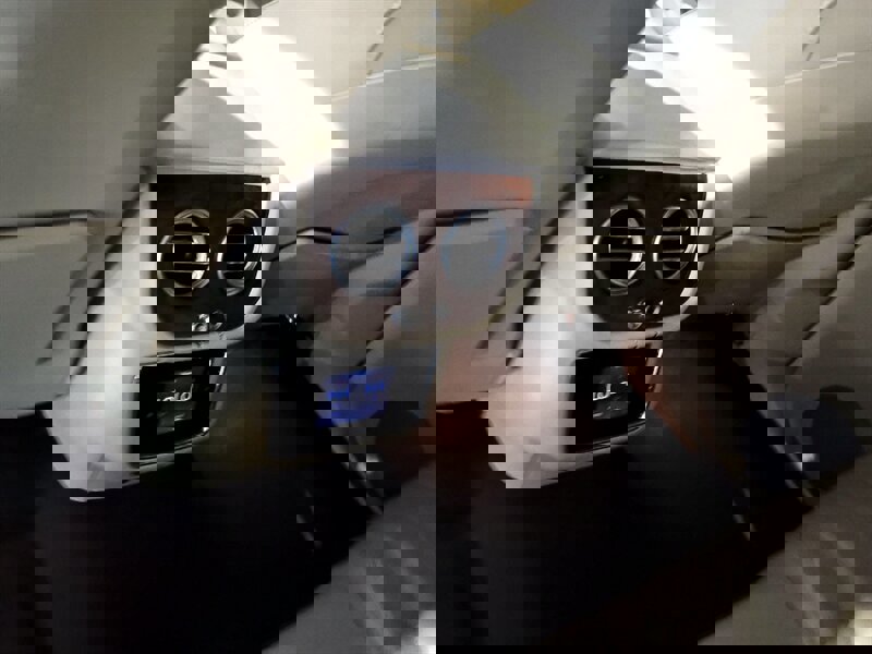 Used 2017 Bentley Bentayga image 28