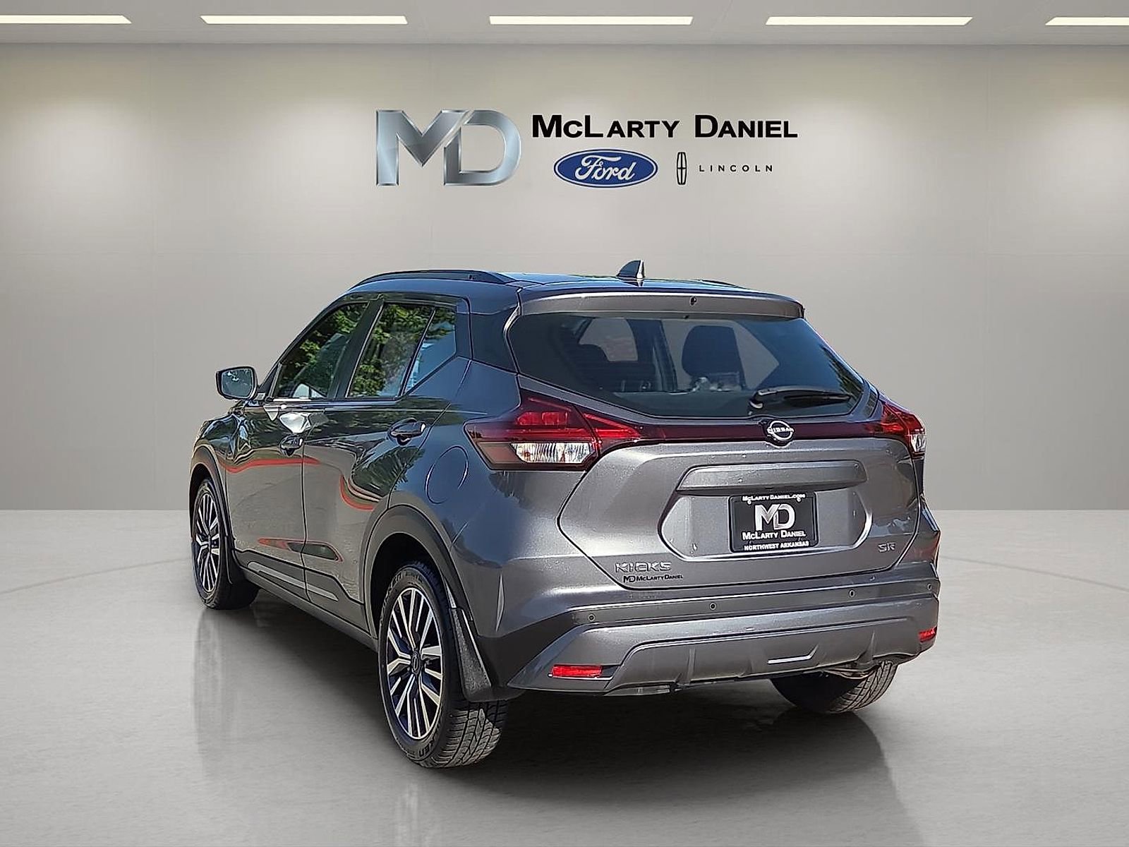 Used 2023 Nissan Kicks SR FWD image 4