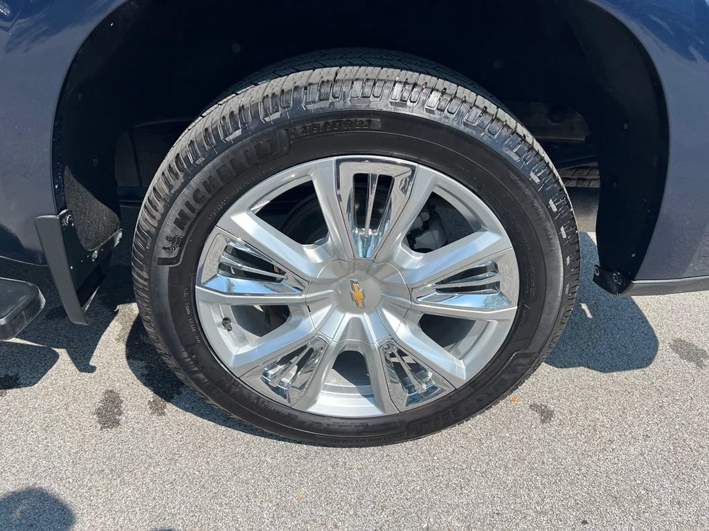 Used 2023 Chevrolet Silverado 1500 High Country w/ High Country Premium Package AWD/4WD image 14