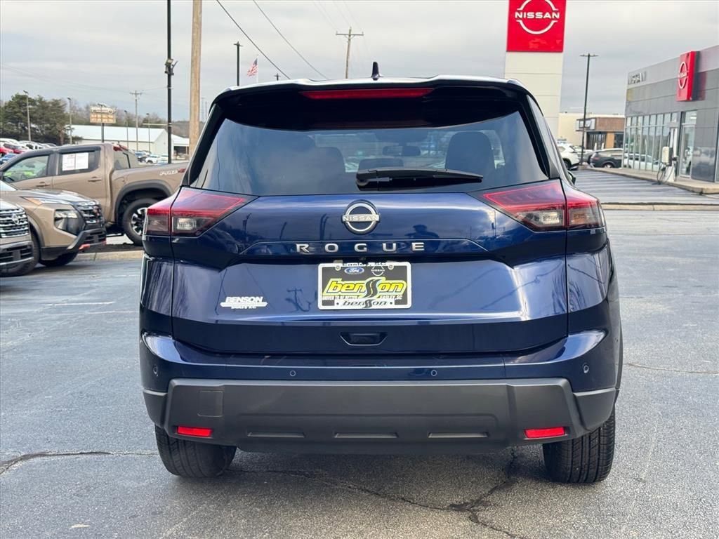 Certified 2025 Nissan Rogue SV image 4