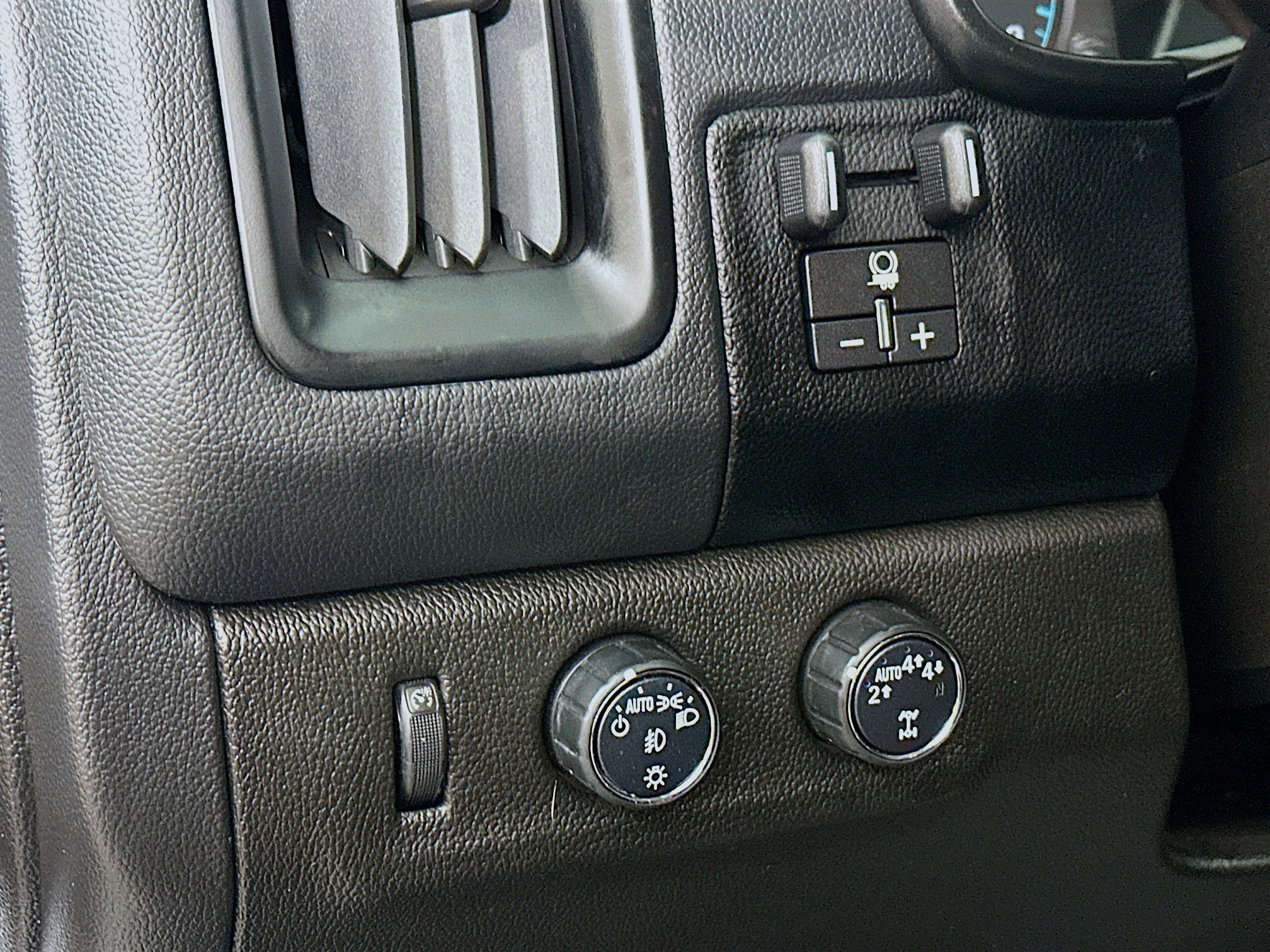 Used 2022 Chevrolet Colorado LT w/ Safety Package AWD/4WD image 10