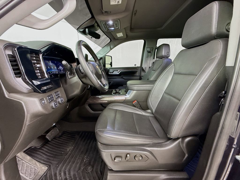 Used 2024 Chevrolet Silverado 3500 LTZ image 21