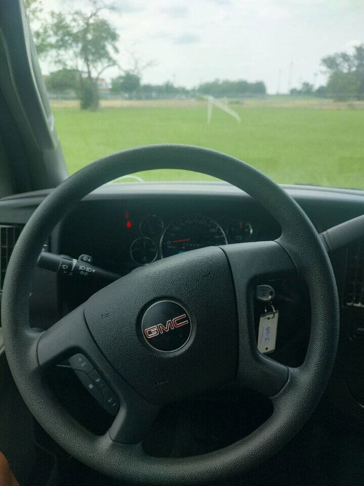 Used 2021 GMC Savana 2500 w/ Driver Convenience Package image 13