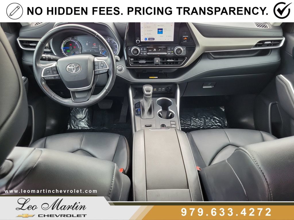 Used 2023 Toyota Highlander XLE FWD image 14