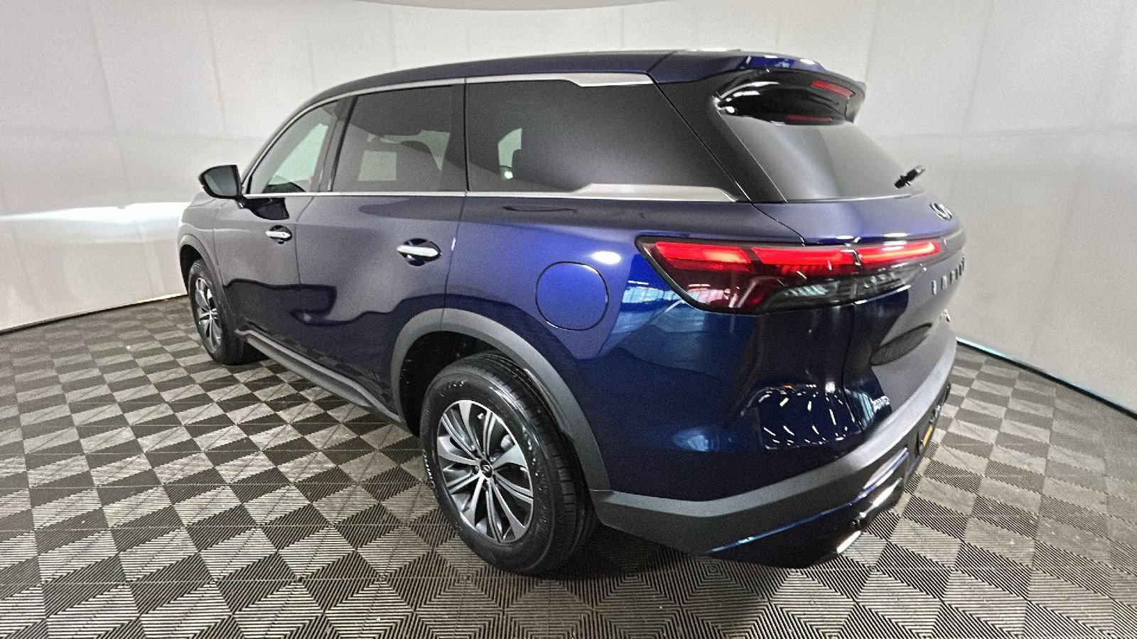 Used 2023 INFINITI QX60 Pure AWD/4WD video 4