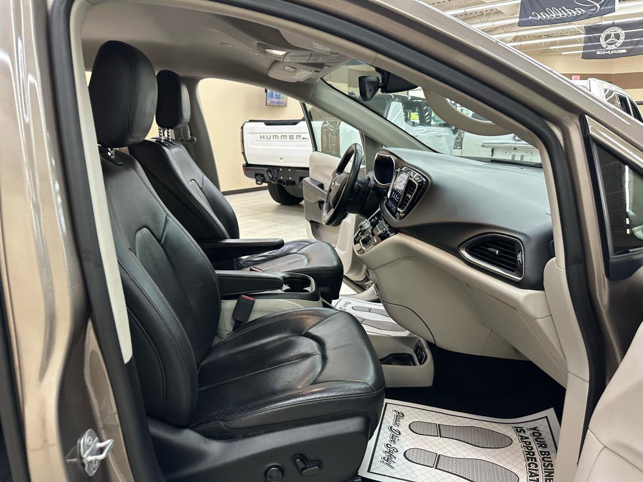 Used 2018 Chrysler Pacifica Touring-L Plus FWD image 46