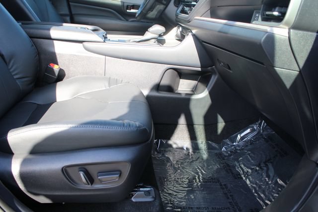 Certified 2025 Toyota Grand Highlander AWD image 29